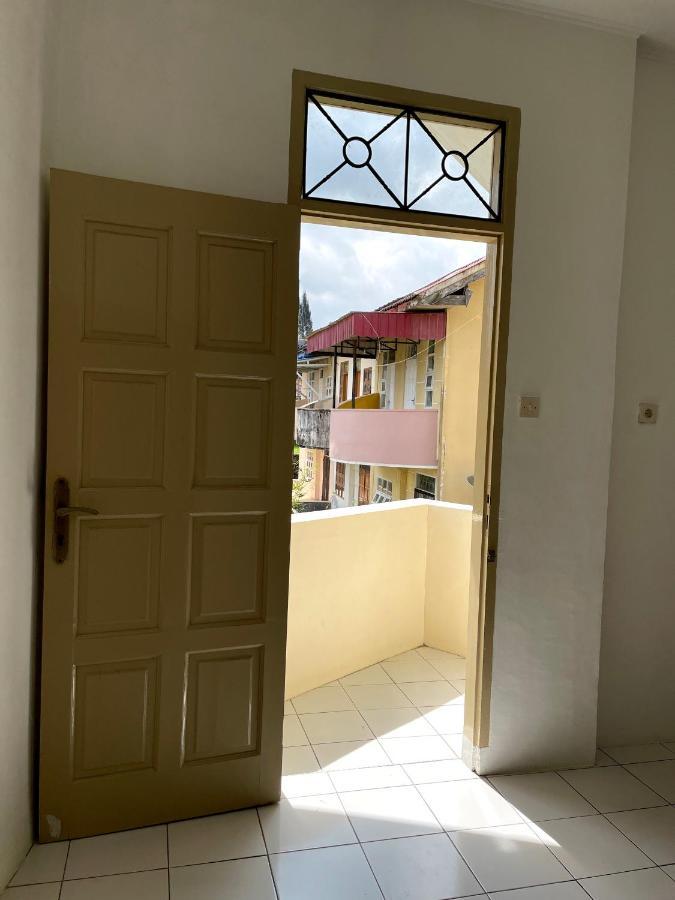 Villa Bukit Indah Berastagi Exteriör bild